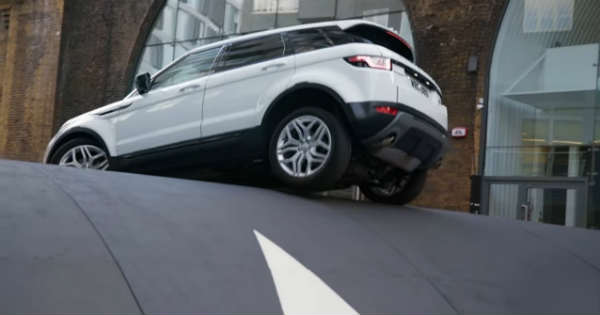 Amazing Range Rover EvoqueStuntOn The HugeSpeed Bump 11