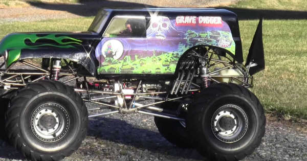 Gas Powered RC Grave Digger Truck 2