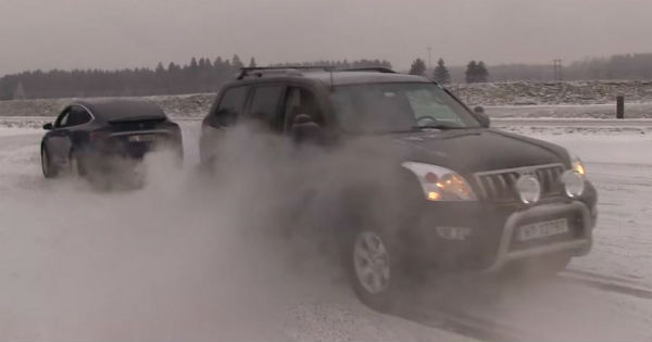 Tesla Model X vs Toyota Land Cruiser - Tug Of War 2