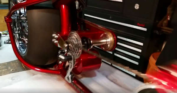 Unusual Bike System By Hannah Customs in Action 2