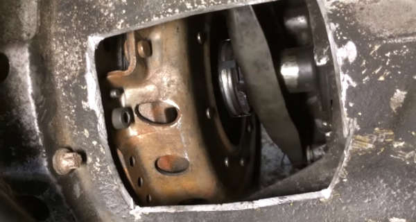 Visible Clutch On The Manual Transmission 2