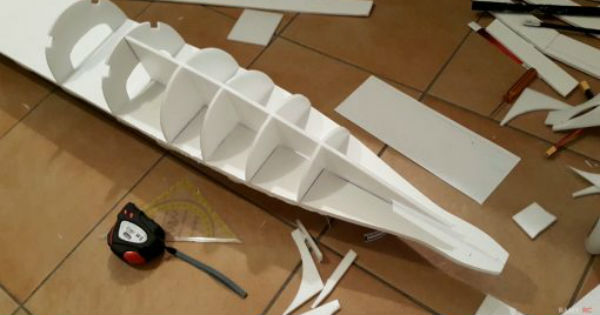 Building Qantas RC Boeing 737 2