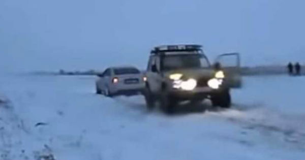 Lada Niva vs Audi S6 - Tug of War Battle 2