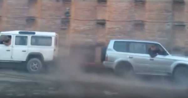 Land Rover Defender vs Toyota Prado Tug Of War 1