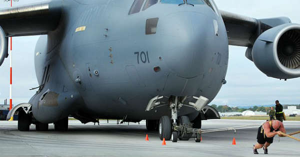 Meet The Worlds Strongest Man - He Pulls 188 Tonnes Airplane 2