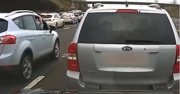 These 2 Driver Are Still Blocking 2 Lanes After Motorway Was Backed Up 2