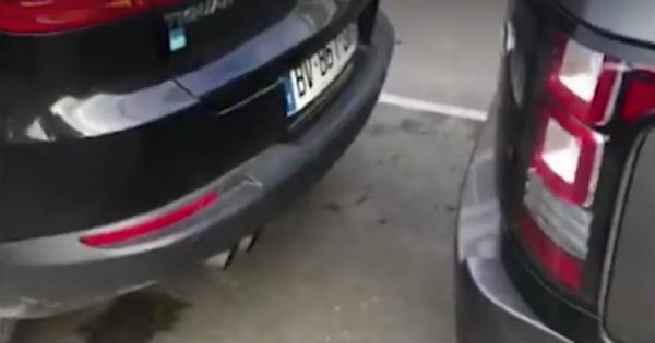 This Arrogant Driver Parked The Car In A Wrong Place Blocked Another Car 2