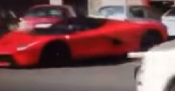 This Guy Crashed His Brand New LaFerrari Right After Leaving Dealership 2