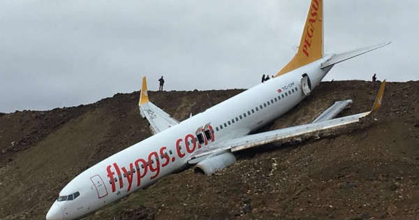 This Passenger Jet Nearly Fell In The Sea 2