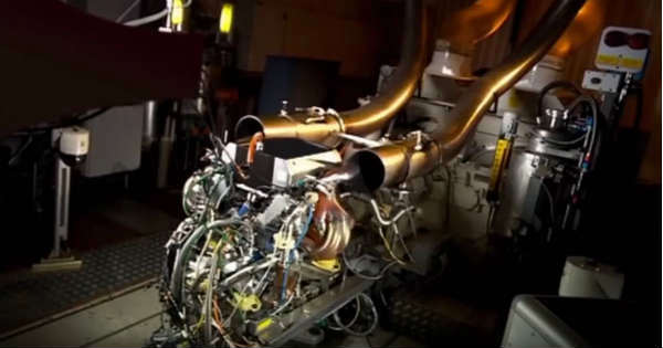 V8 Formula 1 Engine Screams at 19000 RPM 11