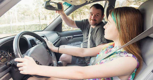 Driving Habits to Teach Your Teenager Before They Get Behind the Wheel 1