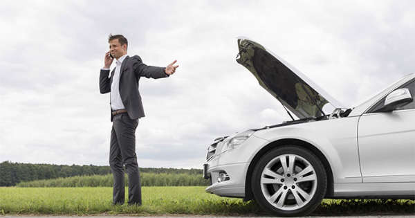 5 Steps to Handling the Situation What to Do When Your Car Breaks down in the Middle of the Road 1