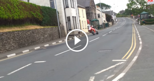 Bikes Passing +160 MPH Isle Of Man TT Race 6