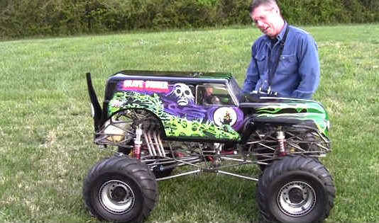 Gas Powered RC Grave Digger Truck!