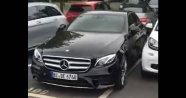 You Can Move This Mercedes E Class With Your Mobile App 2