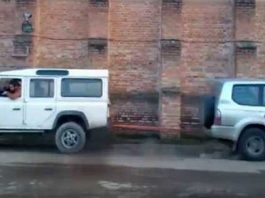 Land Rover Defender vs Toyota Prado Tug Of War 2