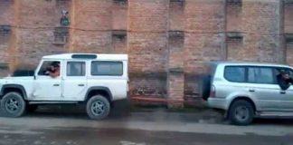Land Rover Defender vs Toyota Prado Tug Of War 2