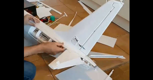 The Process Of Building Qantas RC Boeing 737 Airplane 11