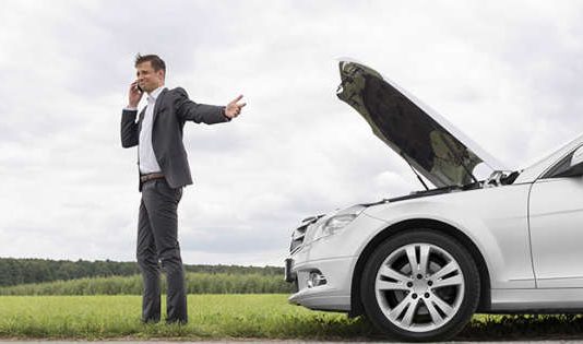 5 Steps to Handling the Situation What to Do When Your Car Breaks down in the Middle of the Road 1