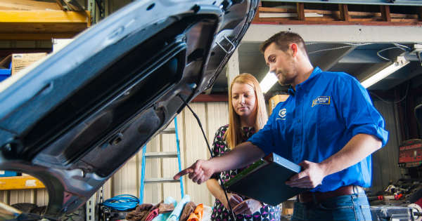 What things to consider before selecting a car mechanic 1