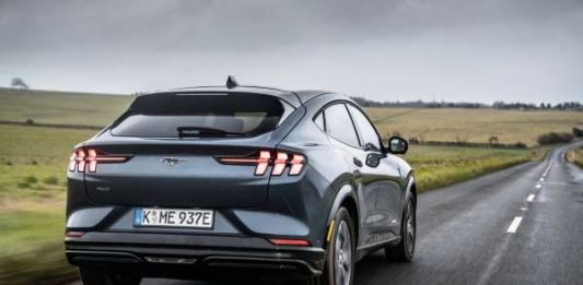 2021-ford-mustang-mach-e-1